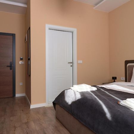Midtown Prishtina Stays - Central Location Pristina Buitenkant foto