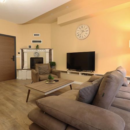 Midtown Prishtina Stays - Central Location Pristina Buitenkant foto