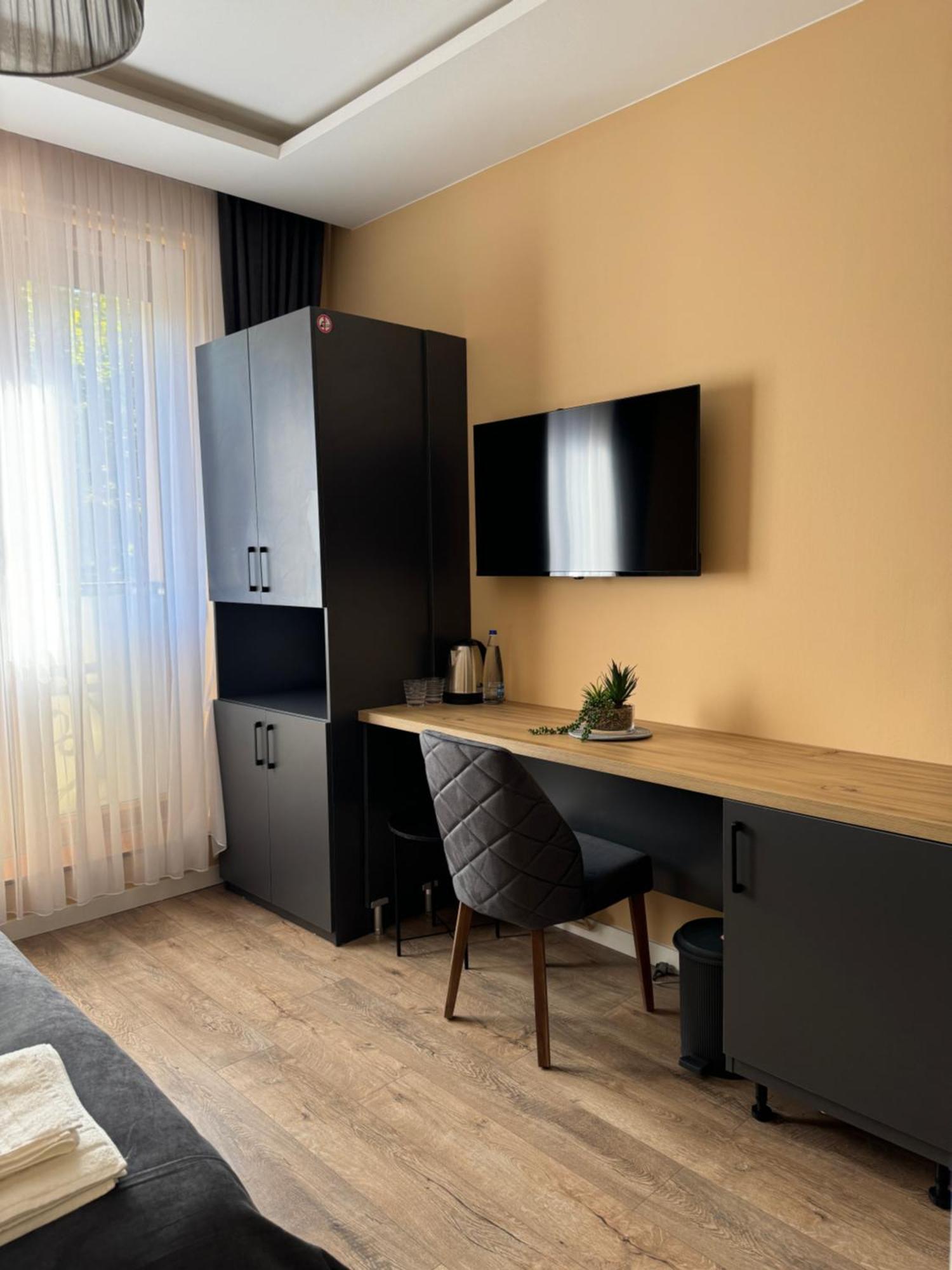 Midtown Prishtina Stays - Central Location Pristina Buitenkant foto
