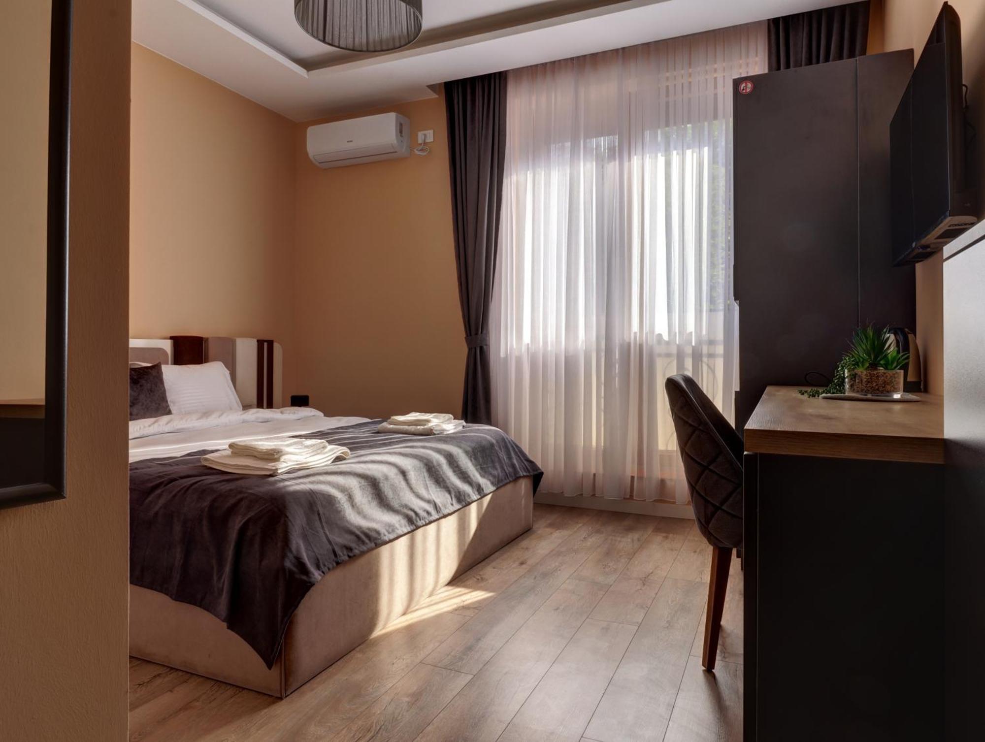 Midtown Prishtina Stays - Central Location Pristina Buitenkant foto