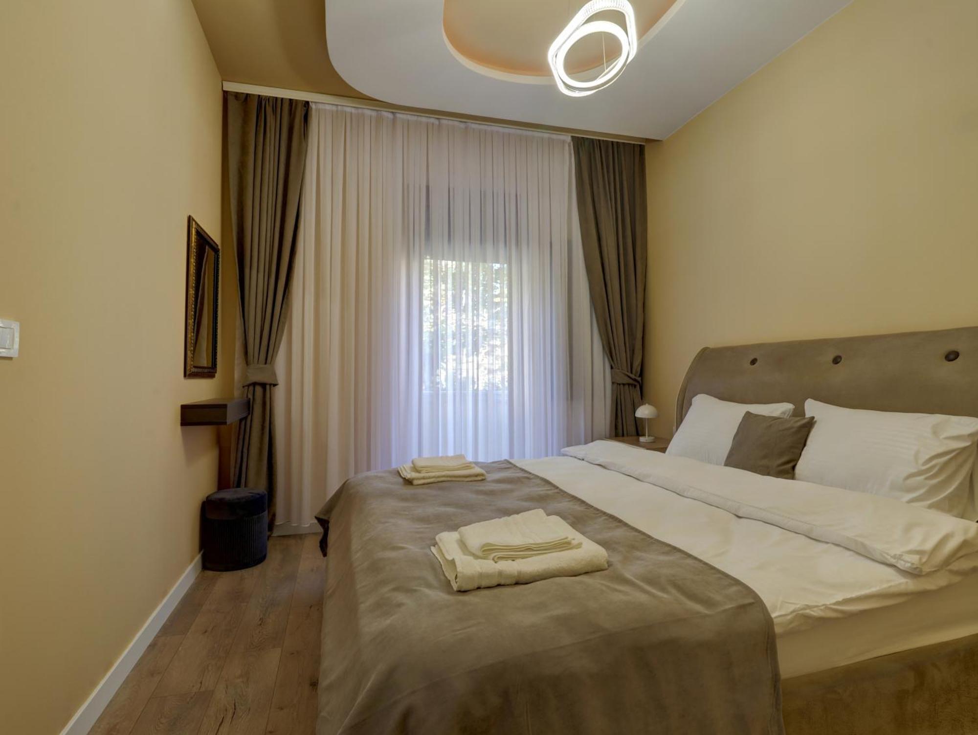 Midtown Prishtina Stays - Central Location Pristina Buitenkant foto