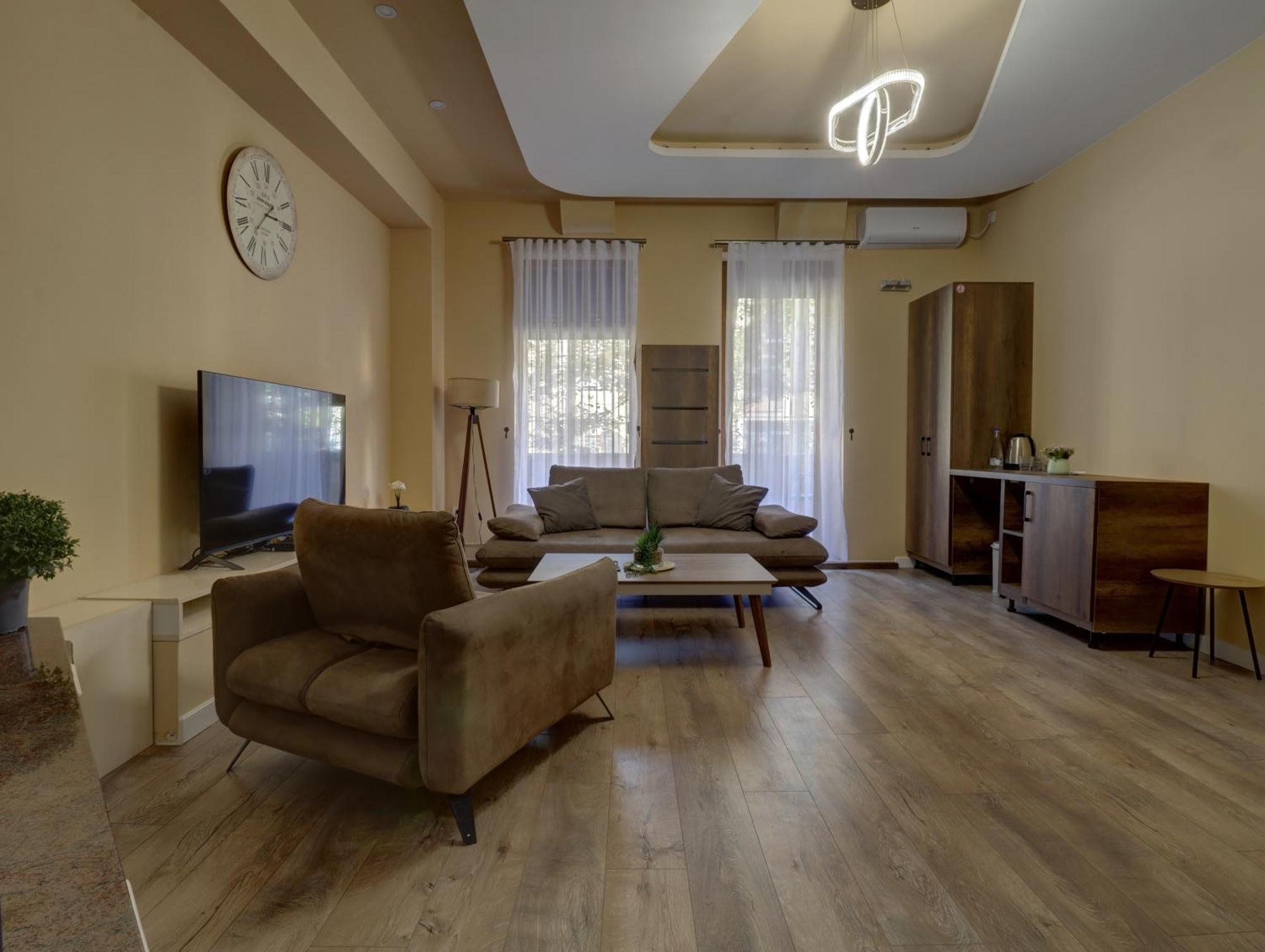Midtown Prishtina Stays - Central Location Pristina Buitenkant foto
