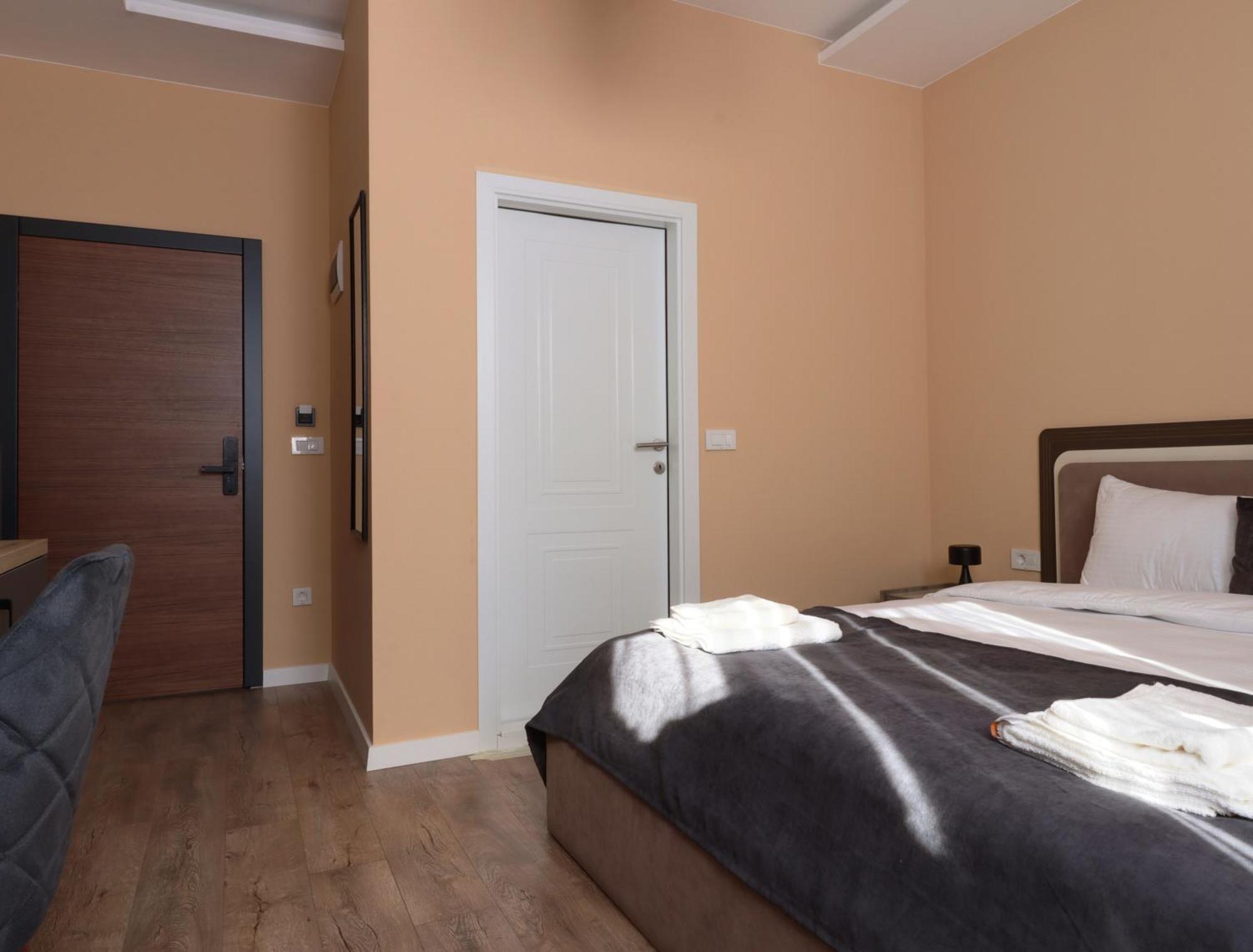 Midtown Prishtina Stays - Central Location Pristina Buitenkant foto