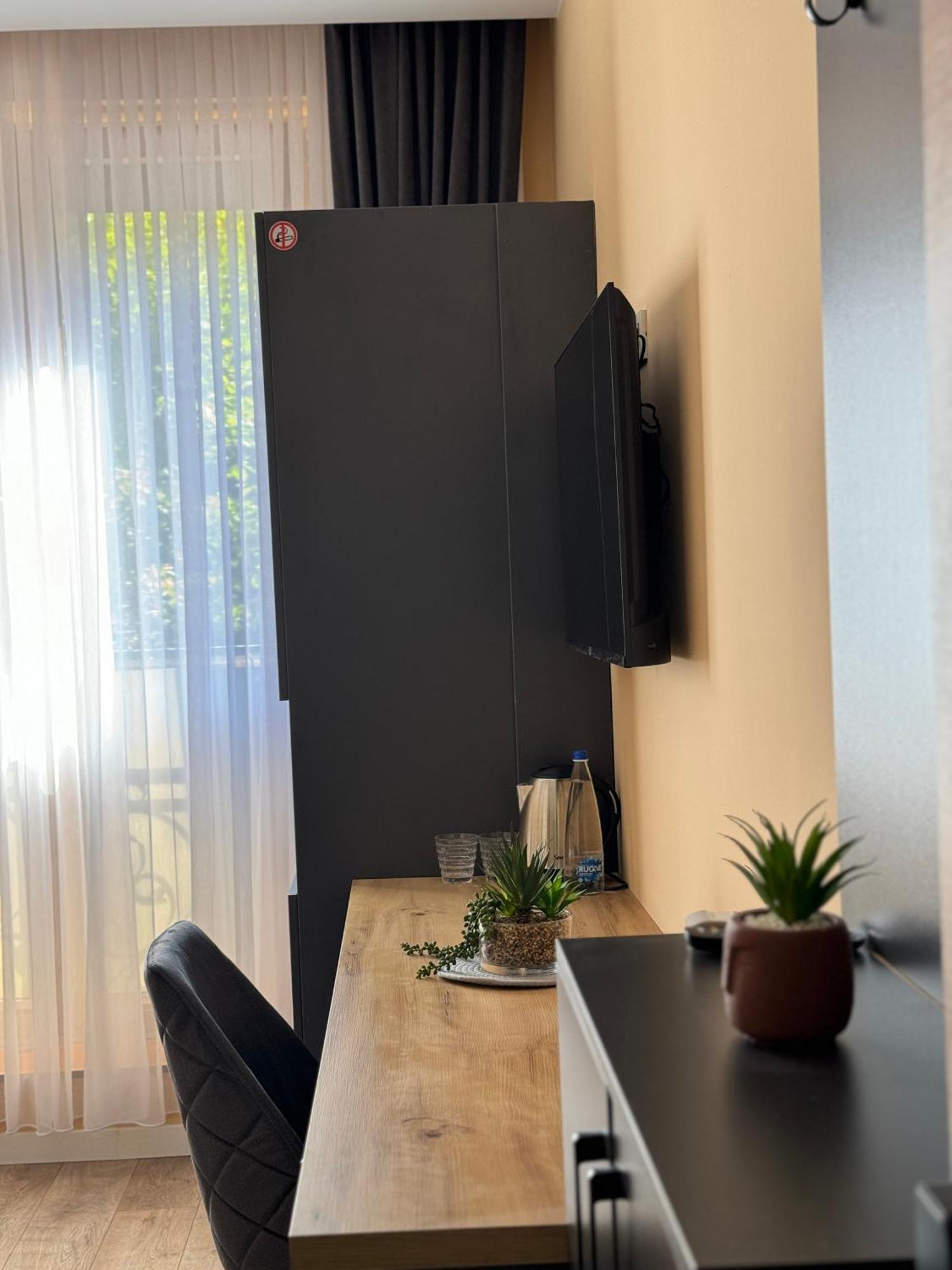 Midtown Prishtina Stays - Central Location Pristina Buitenkant foto