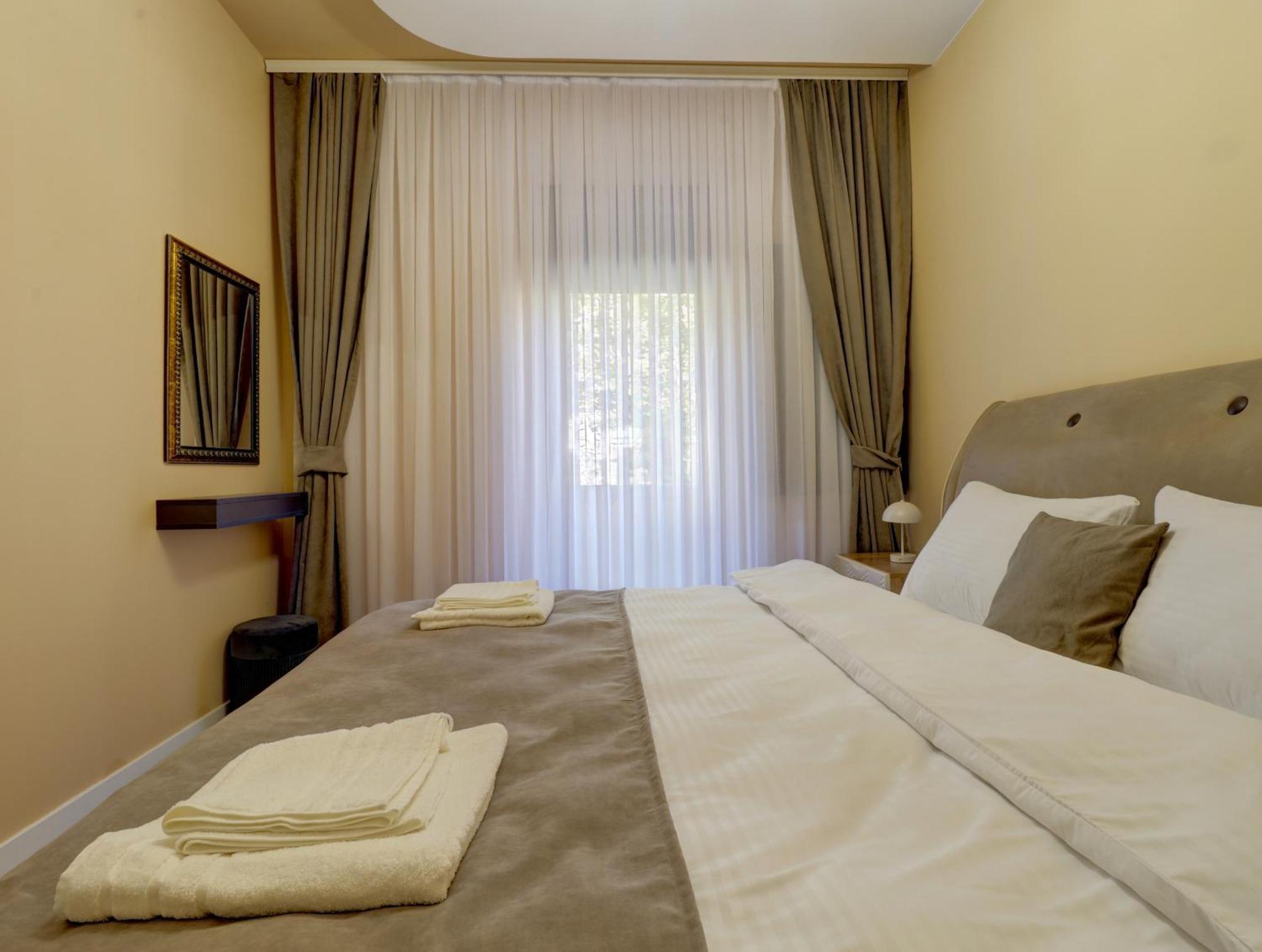 Midtown Prishtina Stays - Central Location Pristina Buitenkant foto