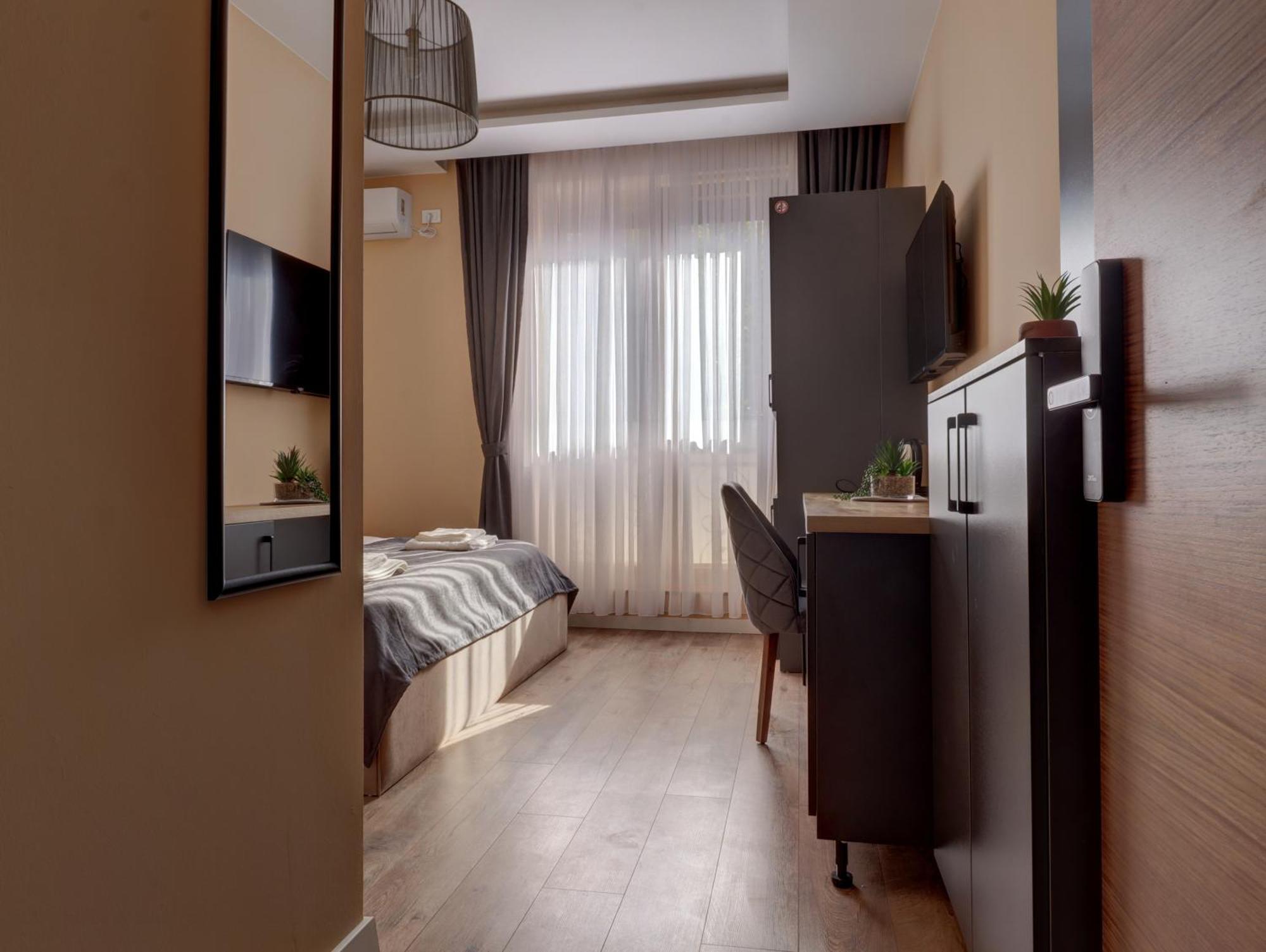 Midtown Prishtina Stays - Central Location Pristina Buitenkant foto