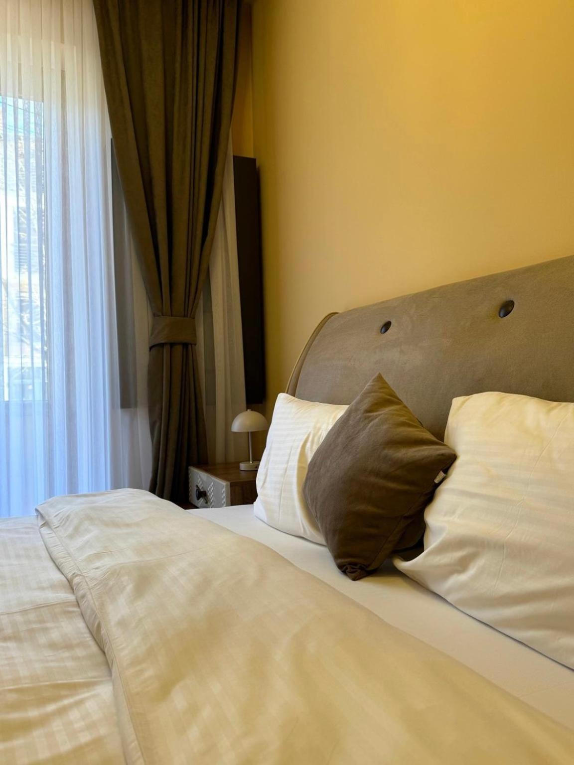 Midtown Prishtina Stays - Central Location Pristina Buitenkant foto