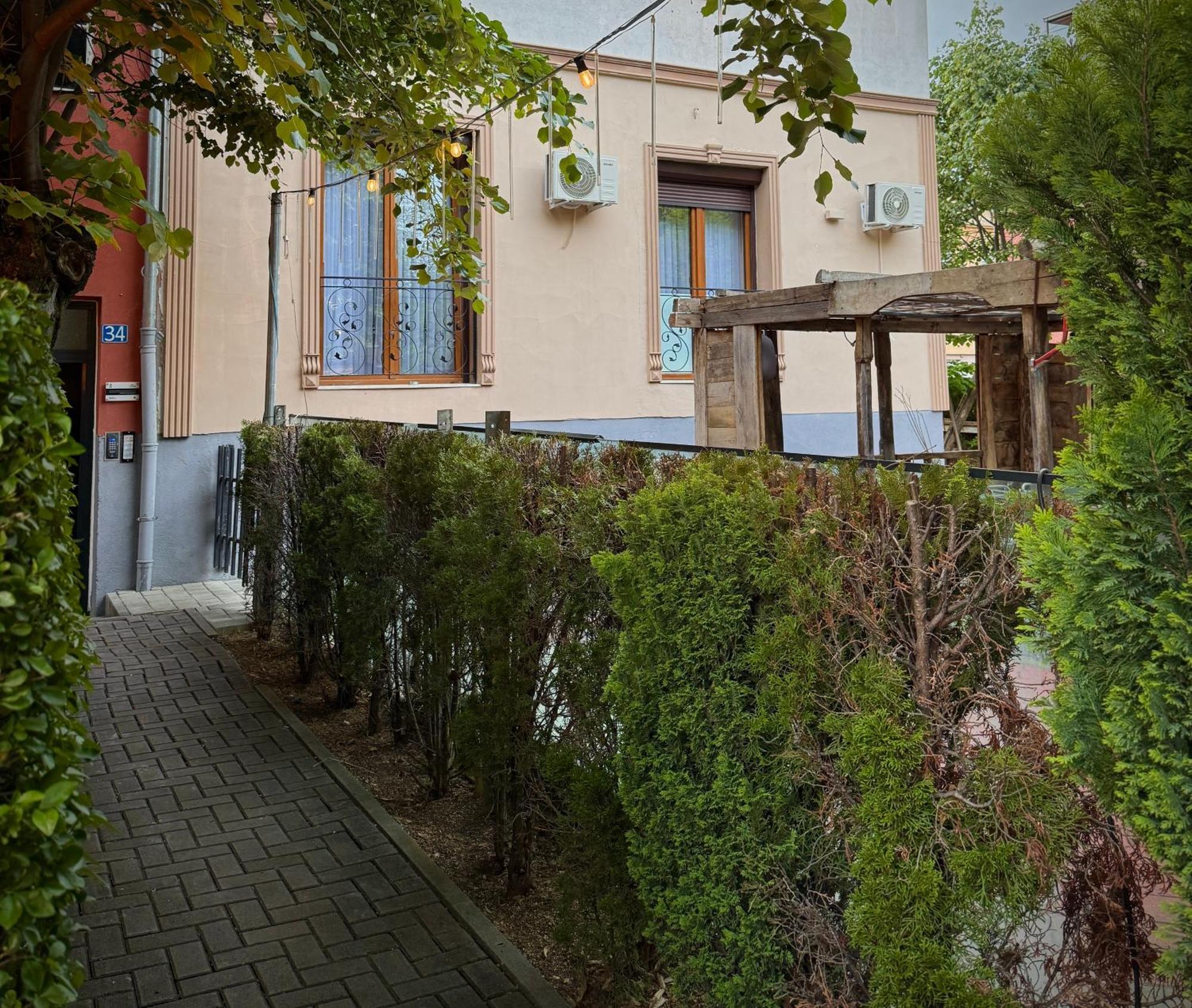 Midtown Prishtina Stays - Central Location Pristina Buitenkant foto